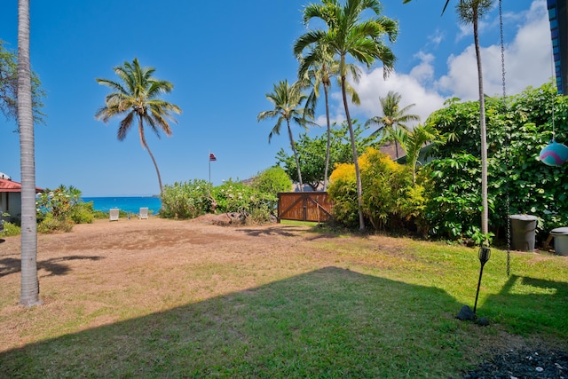 view of yard featuring a water view