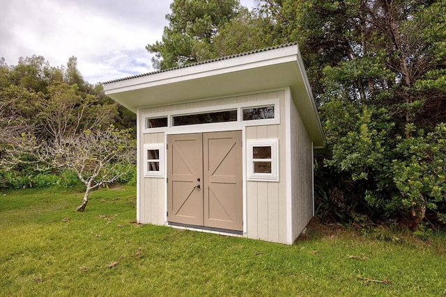 view of outdoor structure with a yard