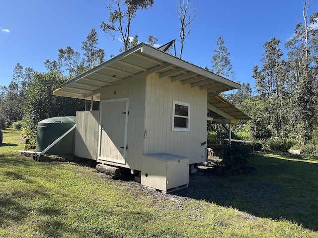 view of outbuilding with a yard