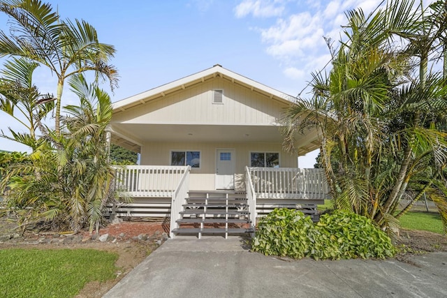 view of front of house featuring covered porch