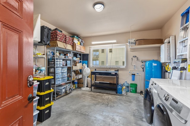 garage with washing machine and clothes dryer