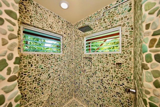 bathroom featuring tiled shower