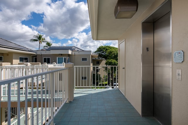 balcony featuring elevator