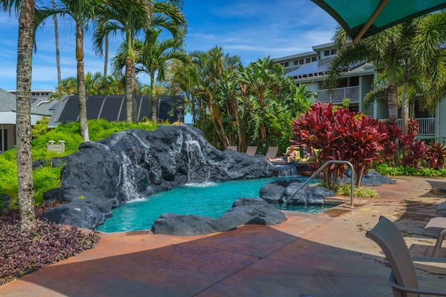 view of swimming pool