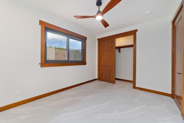 unfurnished bedroom featuring ceiling fan and a closet