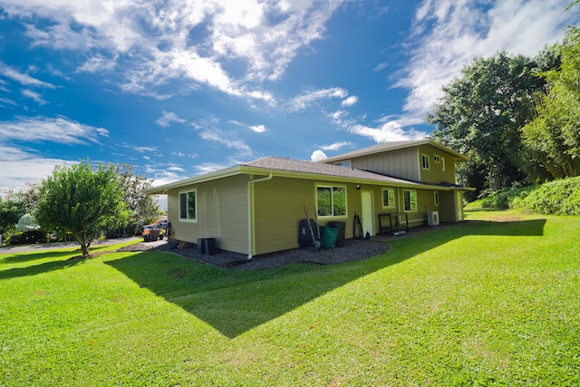 exterior space featuring a lawn