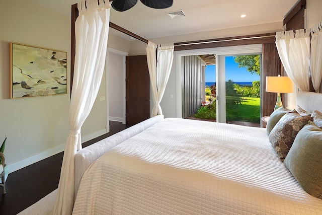 bedroom featuring ceiling fan