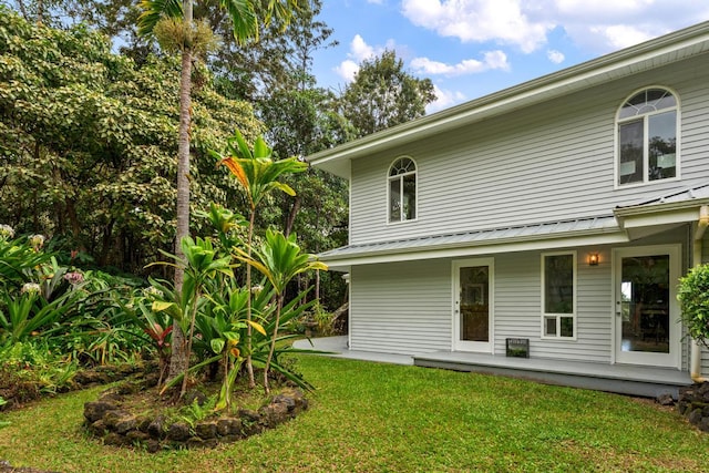 back of house featuring a yard