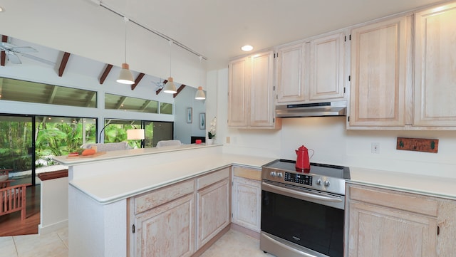 kitchen with stainless steel electric stove, ceiling fan, kitchen peninsula, and light brown cabinetry