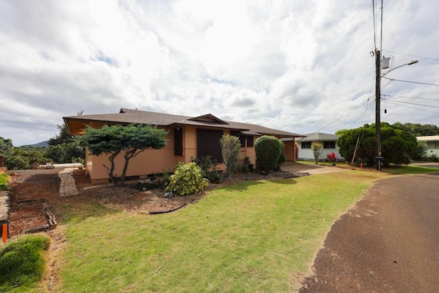 view of front of property with a front lawn