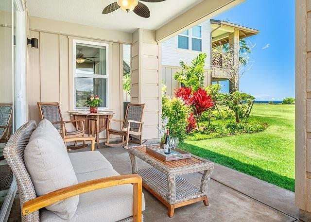 sunroom / solarium with ceiling fan