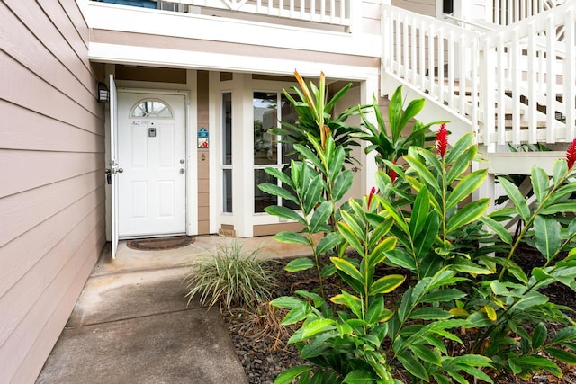 property entrance with a balcony