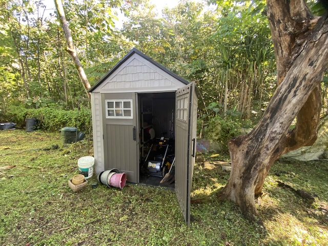 view of outbuilding