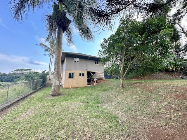 back of house featuring a lawn