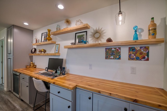 office space with dark hardwood / wood-style flooring