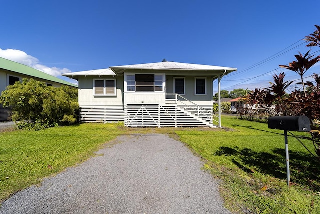 view of front of property with a front lawn