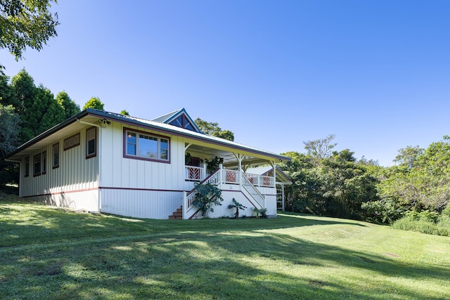 view of front of house with a front yard and covered porch