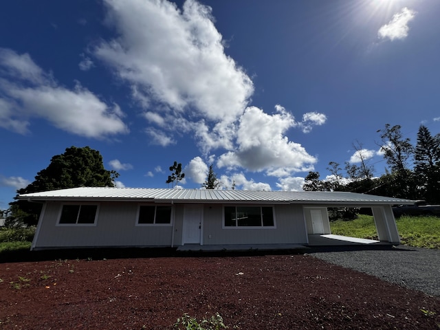 view of front of house featuring a carport