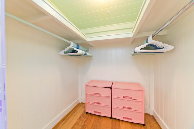 walk in closet with light wood-type flooring