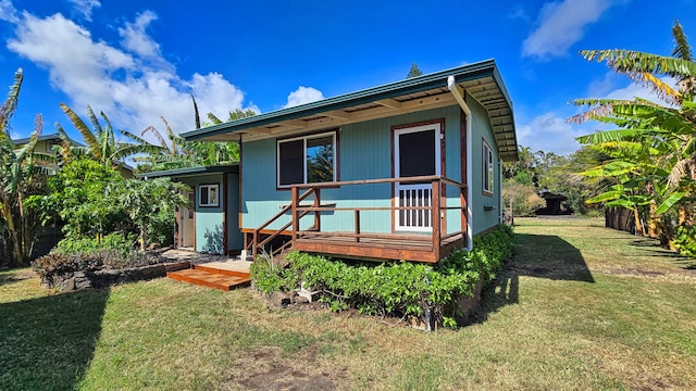 view of front of house with a front yard