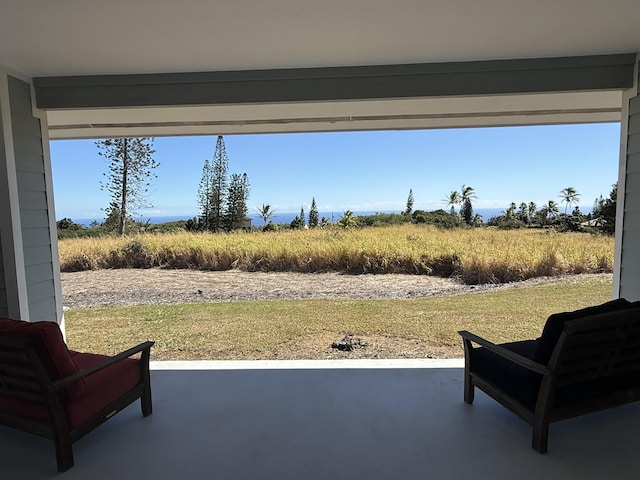 view of yard featuring a patio area