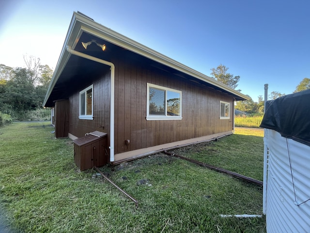 view of side of property featuring a yard