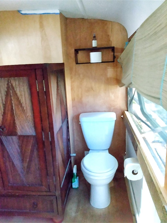 bathroom featuring toilet