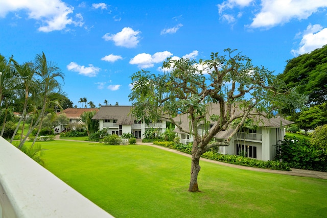 view of front facade with a front yard