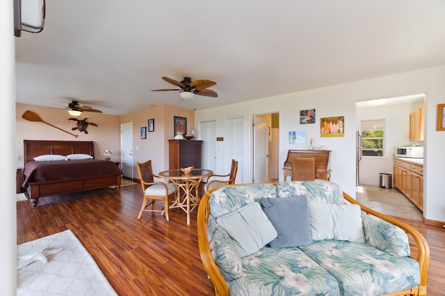 living room with dark hardwood / wood-style floors and ceiling fan