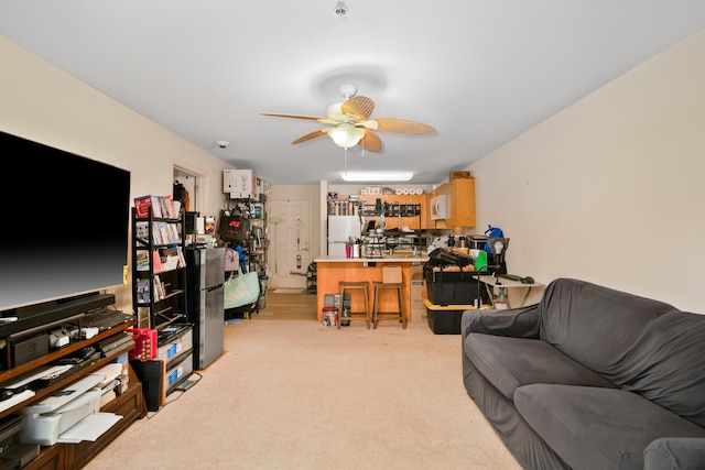 carpeted living room featuring ceiling fan