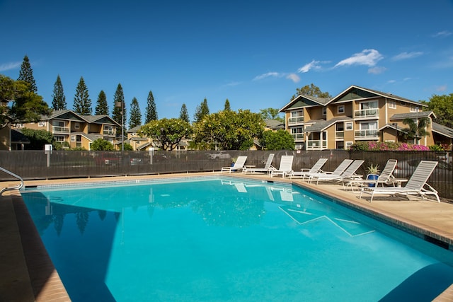 view of swimming pool