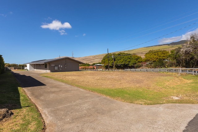 view of yard featuring a rural view