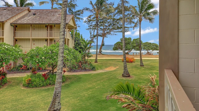 view of yard featuring a water view