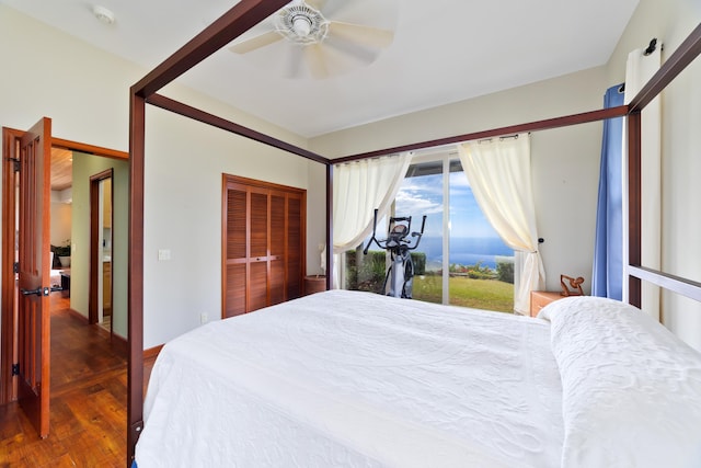 bedroom with access to outside, ceiling fan, dark wood-type flooring, and a closet