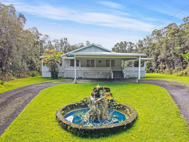 country-style home featuring a front yard