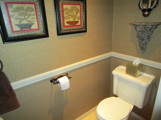 bathroom featuring toilet