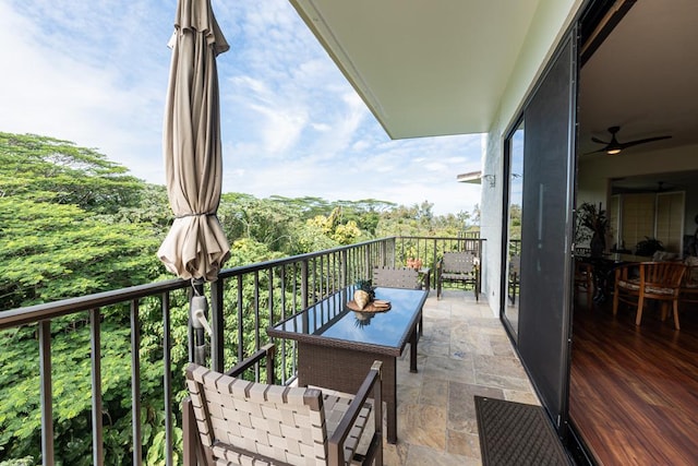 balcony featuring ceiling fan