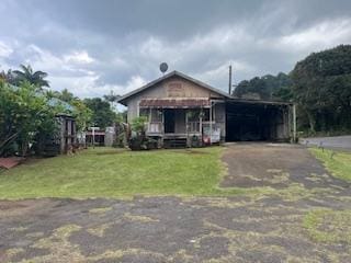 view of front of home with a front lawn