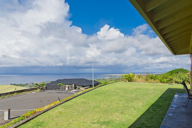 view of yard featuring a water view