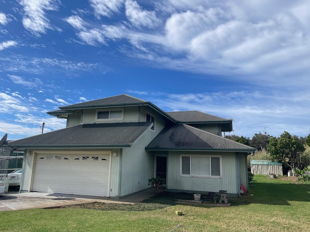 view of front of property with a front yard