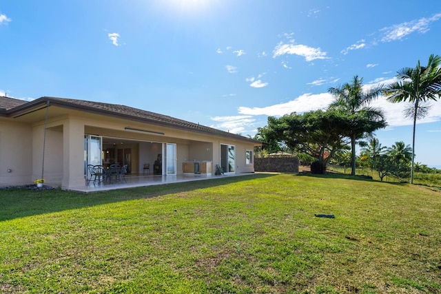 view of yard featuring a patio area