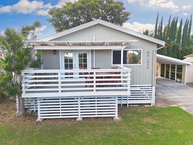 view of front facade with a carport