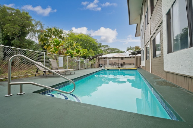 view of swimming pool