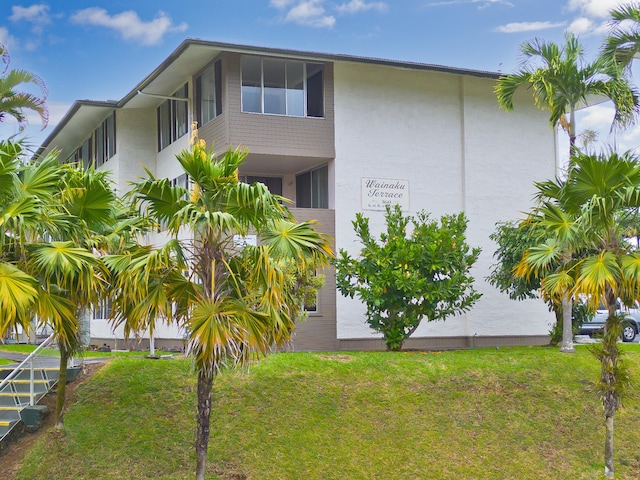 view of side of property featuring a yard