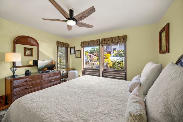 bedroom with ceiling fan