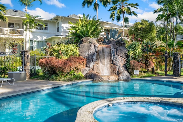 view of pool featuring an in ground hot tub