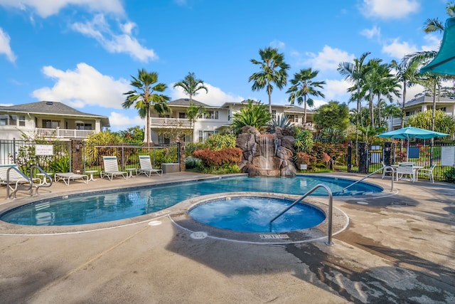 view of swimming pool with a hot tub and a patio area