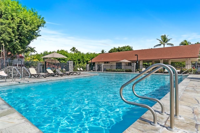 view of swimming pool