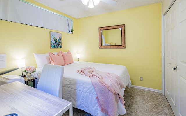 bedroom featuring ceiling fan, a closet, and a textured ceiling