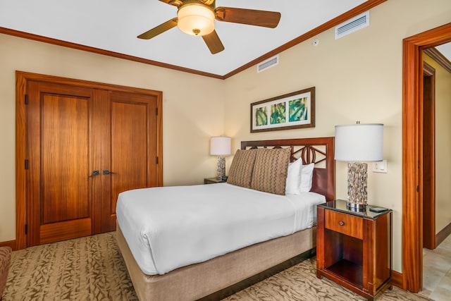 bedroom with baseboards, visible vents, a ceiling fan, and ornamental molding